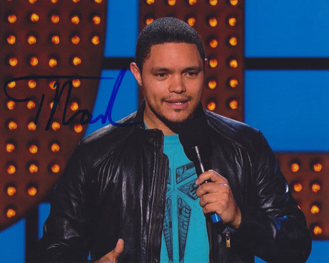 TREVOR NOAH SIGNED THE DAILY SHOW 8X10 PHOTO 4