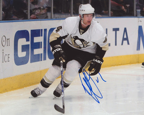 JORDAN LEOPOLD SIGNED PITTSBURGH PENGUINS 8X10 PHOTO