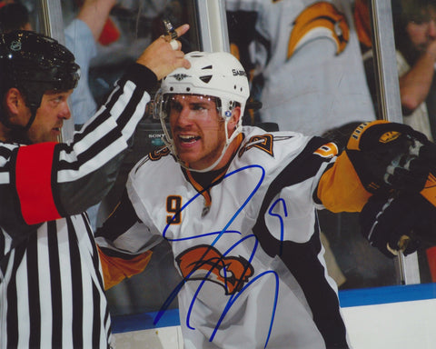 DEREK ROY SIGNED BUFFALO SABRES 8X10 PHOTO