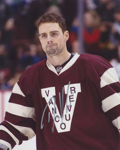 DAN HAMHUIS SIGNED VANCOUVER CANUCKS 8X10 PHOTO