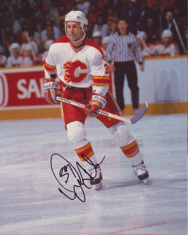 DOUG GILMOUR SIGNED CALGARY FLAMES 8X10 PHOTO