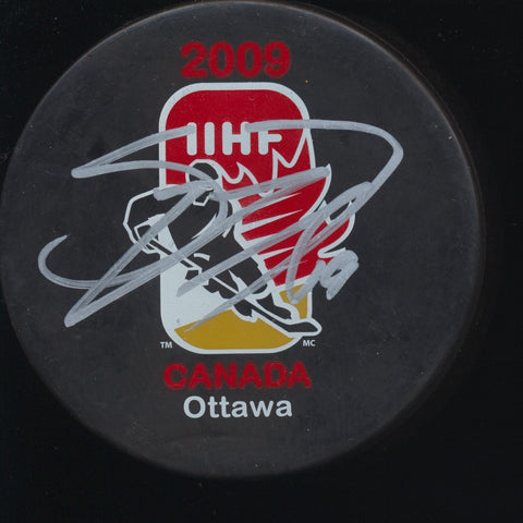 STEFAN DELLA ROVERE SIGNED 2009 IIHF WORLD JUNIORS PUCK