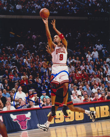 RON HARPER SIGNED CHICAGO BULLS 8X10 PHOTO