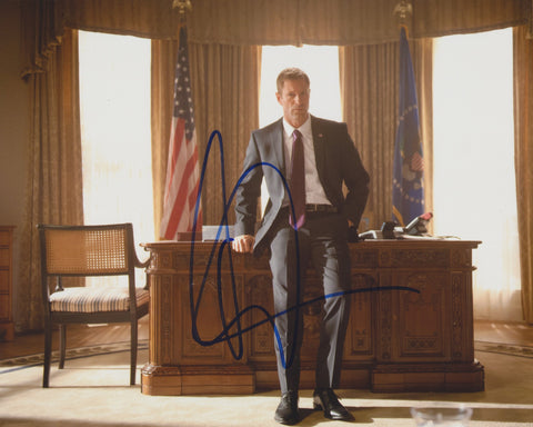 AARON ECKHART SIGNED OLYMPUS HAS FALLEN 8X10 PHOTO