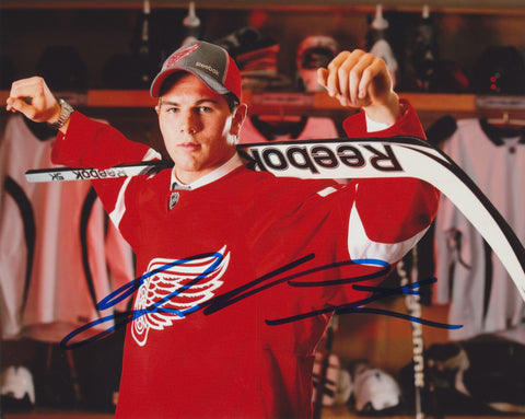 JAKE PATERSON SIGNED DETROIT RED WINGS 8X10 PHOTO