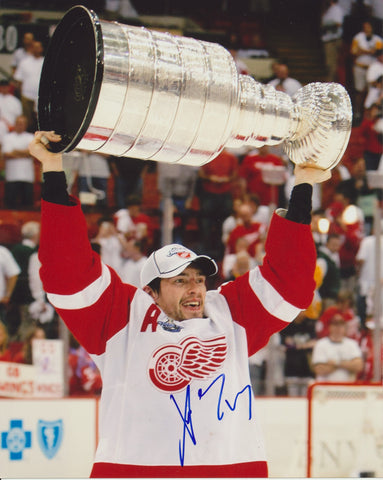 PAVEL DATSYUK SIGNED DETROIT RED WINGS 8X10 PHOTO