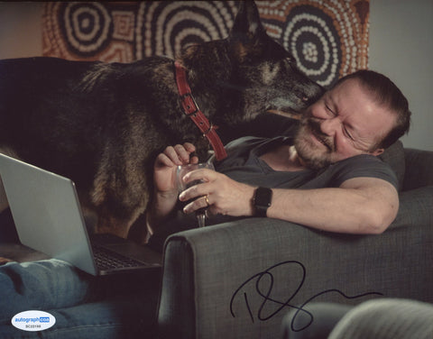 RICKY GERVAIS SIGNED AFTER LIFE 8X10 PHOTO 5 ACOA