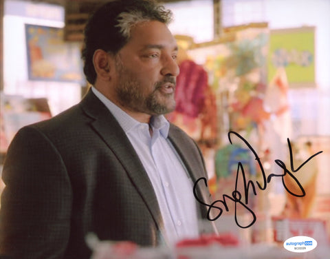 SUGITH VARUGHESE SIGNED KIM'S CONVENIENCE 8X10 PHOTO ACOA