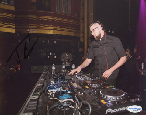 TCHAMI SIGNED 8X10 PHOTO ACOA