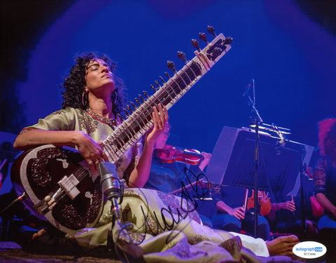 ANOUSHKA SHANKAR SIGNED 8X10 PHOTO ACOA