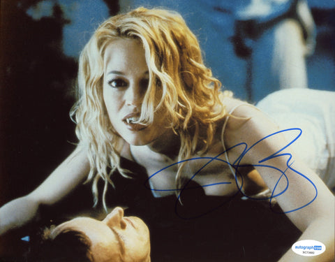 JERI RYAN SIGNED DRACULA 2000 8X10 PHOTO ACOA