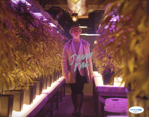 JEREMY STRONG SIGNED THE GENTLEMEN 8X10 PHOTO ACOA