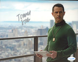 JEREMY STRONG SIGNED SUCCESSION 8X10 PHOTO ACOA