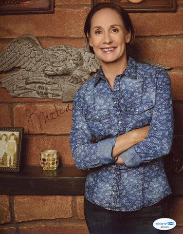 LAURIE METCALF SIGNED THE CONNERS 8X10 PHOTO ACOA