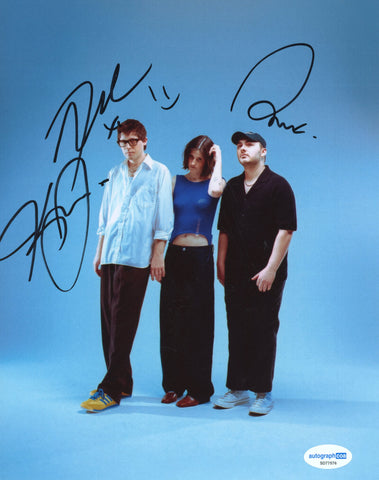 VALLEY SIGNED 8X10 PHOTO ACOA