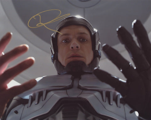JOEL KINNAMAN SIGNED ROBOCOP 8X10 PHOTO 3