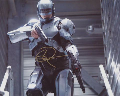 JOEL KINNAMAN SIGNED ROBOCOP 8X10 PHOTO 4