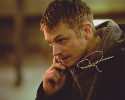 JOEL KINNAMAN SIGNED THE KILLING 8X10 PHOTO