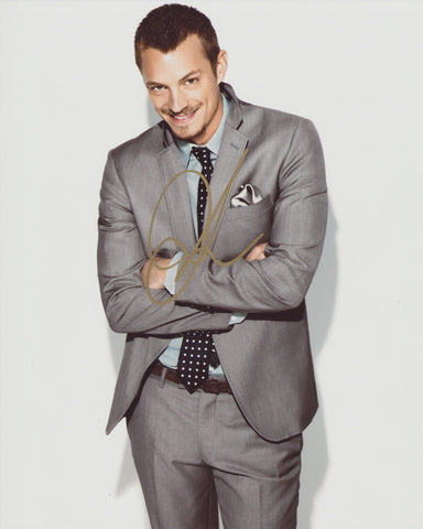 JOEL KINNAMAN SIGNED 8X10 PHOTO