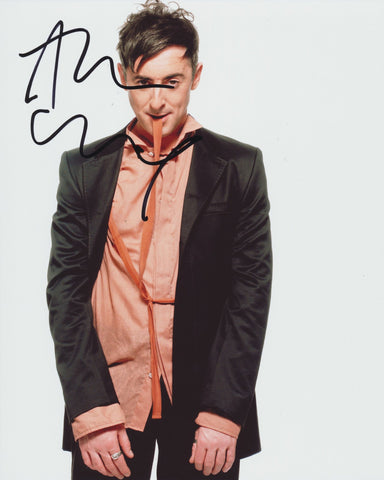 ALAN CUMMING SIGNED 8X10 PHOTO