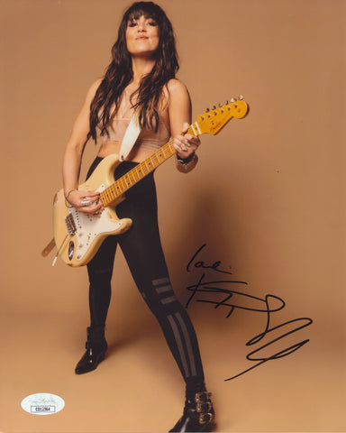 KT TUNSTALL SIGNED 8X10 PHOTO JSA