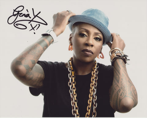 GINA YASHERE SIGNED 8X10 PHOTO