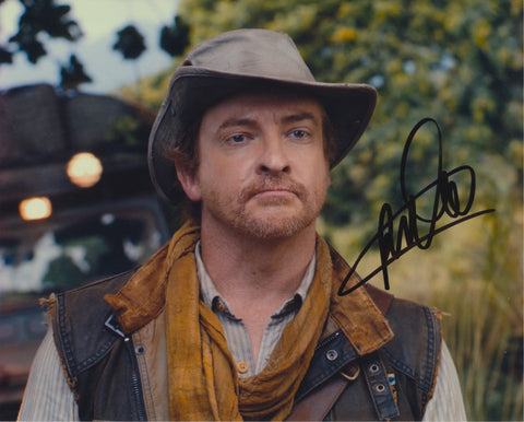 RHYS DARBY SIGNED JIMANJI WELCOME TO THE JUNGLE 8X10 PHOTO
