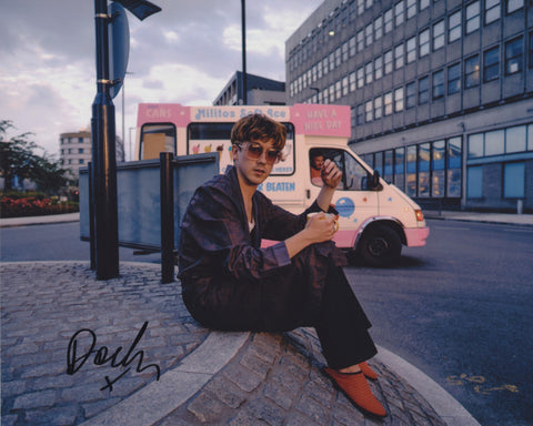 DECLAN MCKENNA SIGNED 8X10 PHOTO 4
