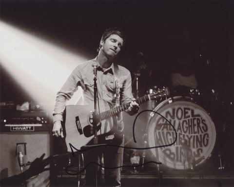 NOEL GALLAGHER SIGNED NOEL GALLAGHER'S HIGH FLYING BIRDS 8X10 PHOTO