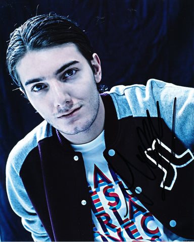 ALESSO SIGNED 8X10 PHOTO