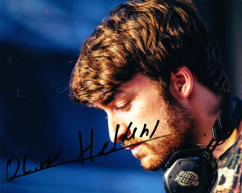 OLIVER HELDENS SIGNED 8X10 PHOTO 7