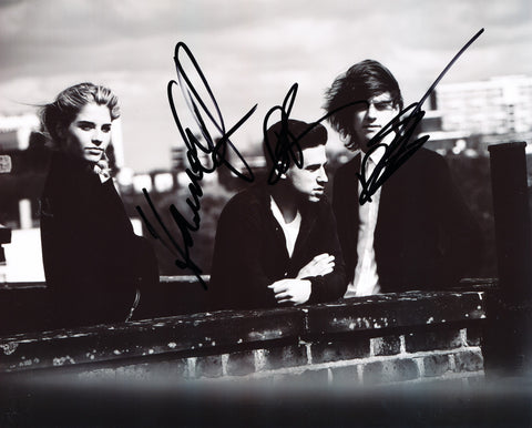 LONDON GRAMMAR SIGNED 8X10 PHOTO 2