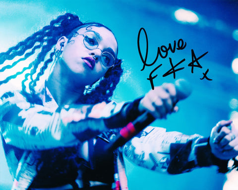 FKA TWIGS SIGNED 8X10 PHOTO TAHLIAH DEBRETT BARNETT