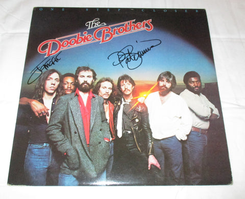 THE DOOBIE BROTHERS SIGNED ONE STEP CLOSER VINYL RECORD