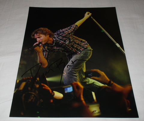 DIERKS BENTLEY SIGNED 11X14 PHOTO