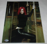 JENNIFER GARNER SIGNED ALIAS 11X14 PHOTO BAS BECKETT