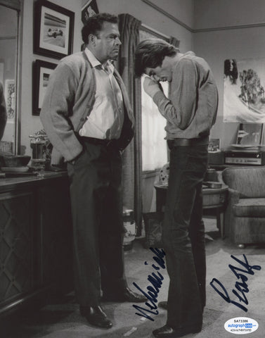 NEHEMIAH PERSOFF SIGNED MARCUS WELBY, M.D. 8X10 PHOTO ACOA