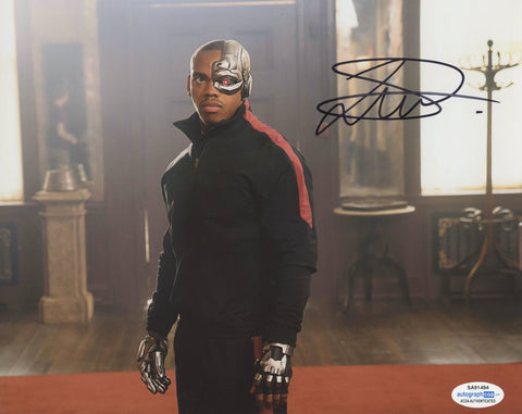 JOIVAN WADE SIGNED DOOM PATROL 8X10 PHOTO ACOA