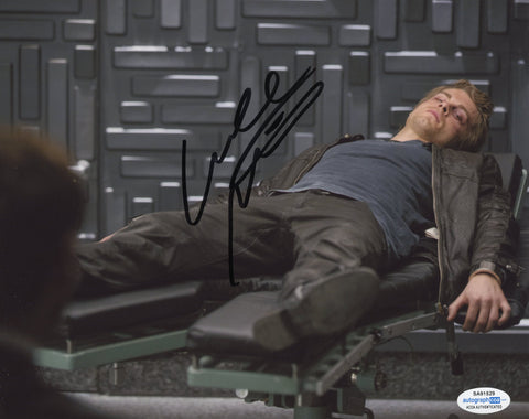 LUKE MITCHELL SIGNED THE TOMORROW PEOPLE 8X10 PHOTO ACOA