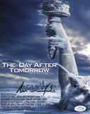 ROLAND EMMERICH SIGNED THE DAY AFTER TOMORROW 8X10 PHOTO ACOA