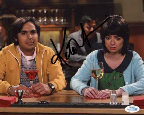 KATE MICUCCI SIGNED BIG BANG THEORY 8X10 PHOTO ACOA