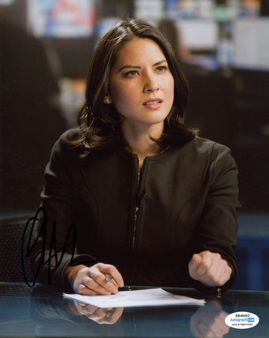 OLIVIA MUNN SIGNED THE NEWSROOM 8X10 PHOTO ACOA