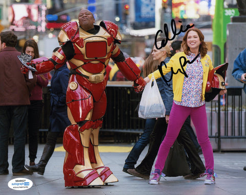 ELLIE KEMPER SIGNED UNBREAKABLE KIMMY SCHMIDT 8X10 PHOTO 2 ACOA
