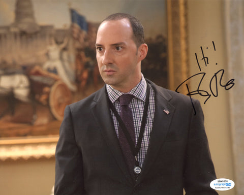 TONY HALE SIGNED VEEP 8X10 PHOTO 2 ACOA