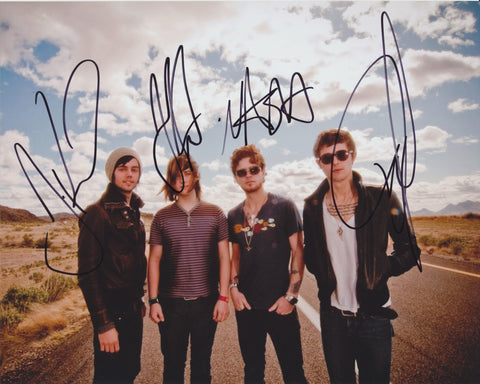 HOT CHELLE RAE SIGNED 8X10 PHOTO