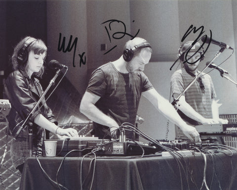 CHVRCHES SIGNED 8X10 PHOTO 2