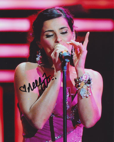 NELLY FURTADO SIGNED 8X10 PHOTO