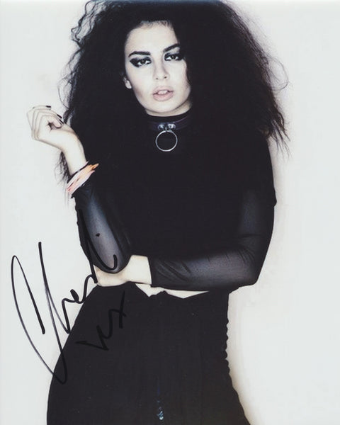 CHARLI XCX SIGNED 8X10 PHOTO 2 – Overtime Autographs