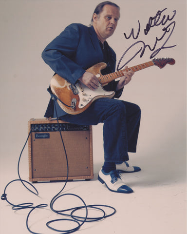 WALTER TROUT SIGNED 8X10 PHOTO