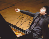 LANG LANG SIGNED 8X10 PHOTO 2